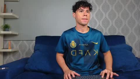 Ithan and Friends online show from December 13, 11:13 am