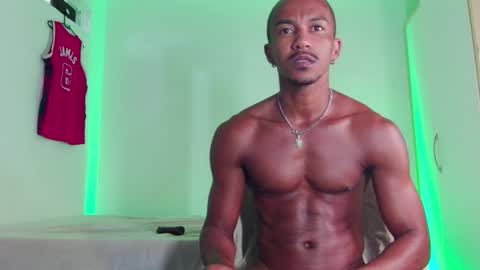 Snapshot of itsmikenoir chatting on September 25, 4:22 am Limited offer 50    online show from September 25, 4:22 am
