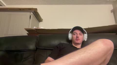 iwantyounow42069 online show from April 1, 12:01 am