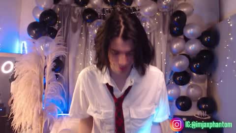 Hey im Jaxxxon check my info     online show from November 8, 5:32 am