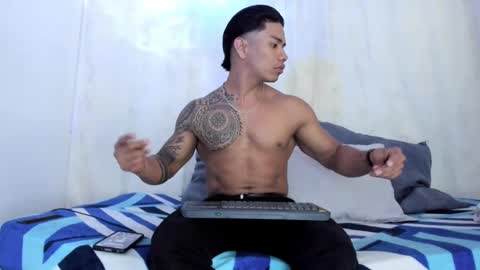 Snapshot of j_musiry chatting on December 28, 3:27 pm i am juan musiry independent model  online show from December 28, 3:27 pm