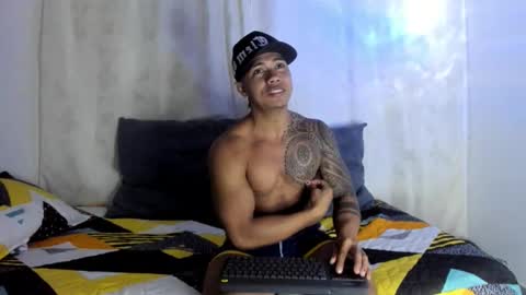 Snapshot of j_musiry chatting on December 10, 4:02 am i am juan musiry independent model  online show from December 10, 4:02 am