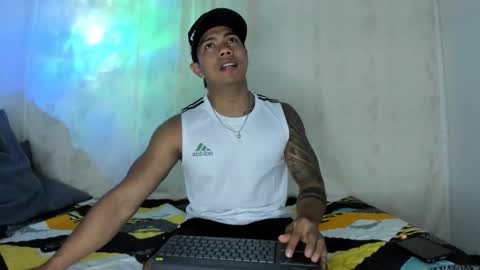 Snapshot of j_musiry chatting on December 6, 5:09 am i am juan musiry independent model  online show from December 6, 5:09 am