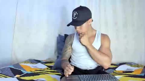 Snapshot of j_musiry chatting on December 18, 6:10 am i am juan musiry independent model  online show from December 18, 6:10 am