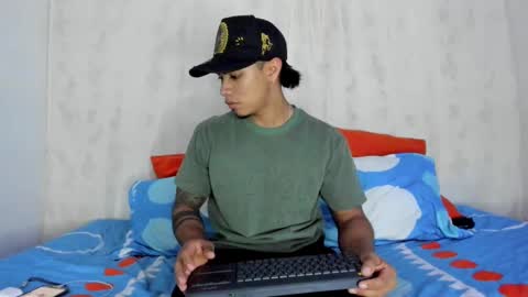 Snapshot of j_musiry chatting on February 28, 4:43 am i am juan musiry independent model  online show from February 28, 4:43 am