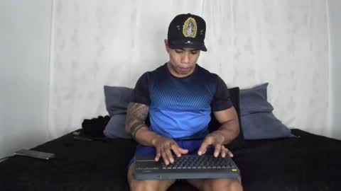 Snapshot of j_musiry chatting on January 24, 5:10 am i am juan musiry independent model  online show from January 24, 5:10 am