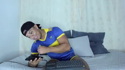 Snapshot of j_musiry chatting on January 16, 5:32 am i am juan musiry independent model  online show from January 16, 5:32 am