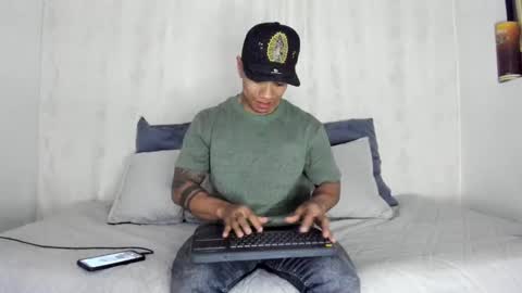 Snapshot of j_musiry chatting on February 8, 10:07 am i am juan musiry independent model  online show from February 8, 10:07 am