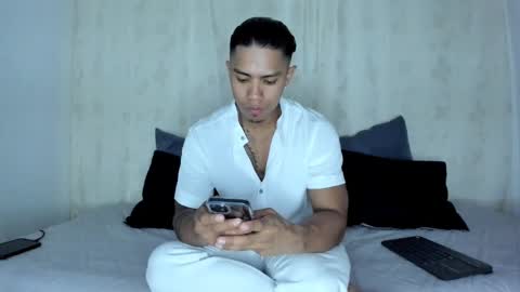 Snapshot of j_musiry chatting on February 15, 5:51 am i am juan musiry independent model  online show from February 15, 5:51 am