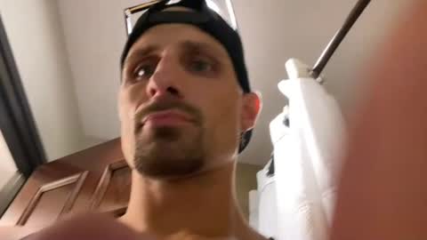 j_sqared4828 online show from August 6, 11:11 pm