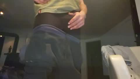 Snapshot of jackboys16 chatting on March 10, 2:39 am Dess online show from March 10, 2:39 am