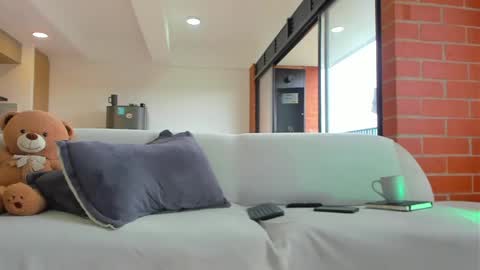 Jackson Wayne online show from April 17, 1:58 pm