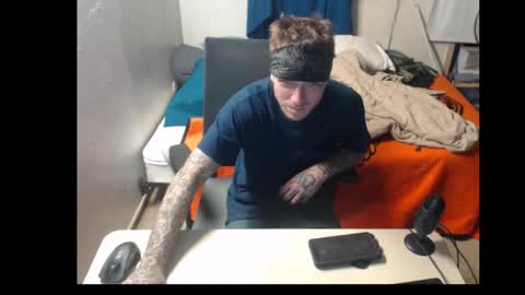 Snapshot of jake265897 chatting on October 25, 2:13 am showingitoff online show from October 25, 2:13 am