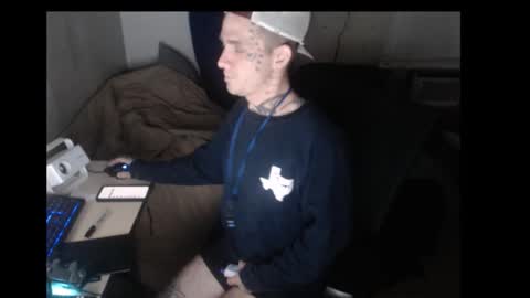 showingitoff online show from November 28, 10:39 am