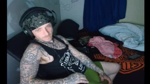 showingitoff online show from February 11, 6:51 am