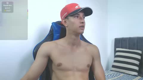 Hi guys im new 3 online show from December 5, 8:49 pm