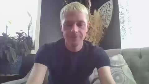 Snapshot of jakjakrabbit chatting on October 15, 9:22 pm JakJakRabbit online show from October 15, 9:22 pm