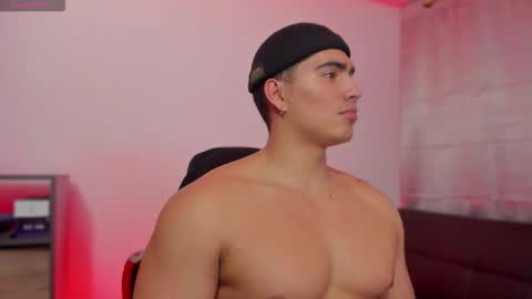 Snapshot of jamesgraay chatting on October 12, 10:20 am James Gray online show from October 12, 10:20 am