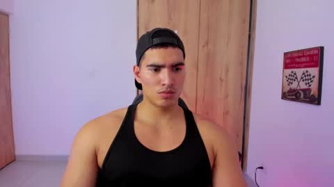 Snapshot of jamesgraay chatting on December 6, 7:32 am James Gray online show from December 6, 7:32 am