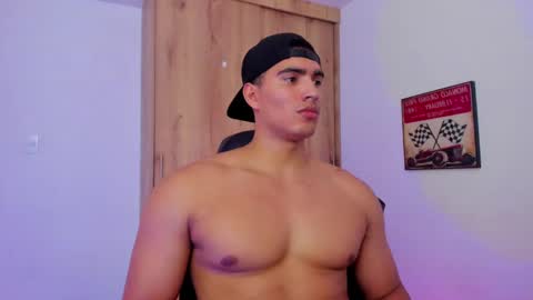 Snapshot of jamesgraay chatting on December 10, 6:01 am James Gray online show from December 10, 6:01 am