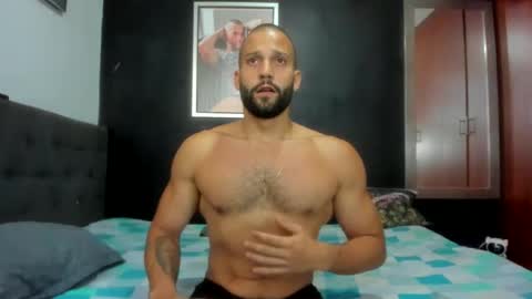 Snapshot of jasonmartiinez chatting on September 18, 8:22 pm    online show from September 18, 8:22 pm