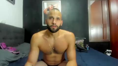 Snapshot of jasonmartiinez chatting on October 7, 5:00 am    online show from October 7, 5:00 am