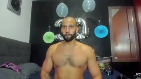Snapshot of jasonmartiinez chatting on October 9, 8:47 pm    online show from October 9, 8:47 pm