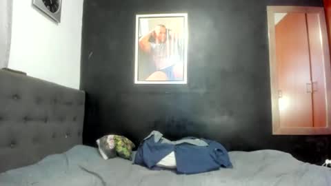 Snapshot of jasonmartiinez chatting on September 20, 8:31 pm    online show from September 20, 8:31 pm