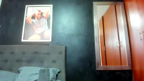 Snapshot of jasonmartiinez chatting on December 26, 7:16 pm    online show from December 26, 7:16 pm