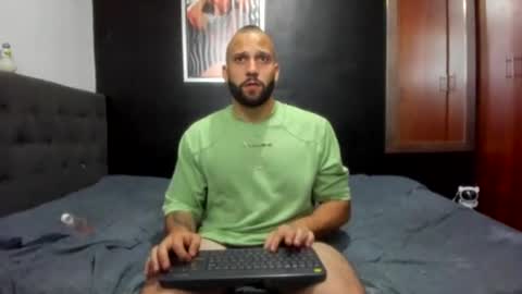 Snapshot of jasonmartiinez chatting on February 14, 5:09 am    online show from February 14, 5:09 am