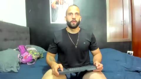 Snapshot of jasonmartiinez chatting on February 28, 9:58 am    online show from February 28, 9:58 am