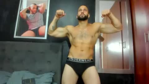Snapshot of jasonmartiinez chatting on December 19, 6:23 am    online show from December 19, 6:23 am