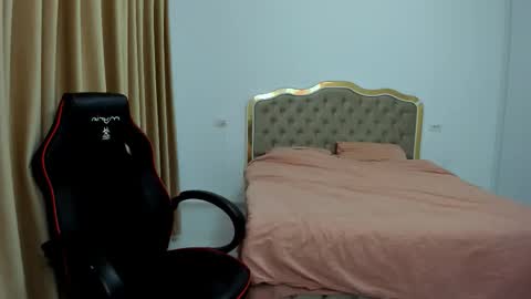 Snapshot of javicute4u chatting on October 23, 9:07 pm  Javi  online show from October 23, 9:07 pm