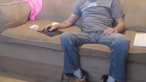 Snapshot of jay_short7863 chatting on March 7, 10:43 pm O F   jay short786 online show from March 7, 10:43 pm