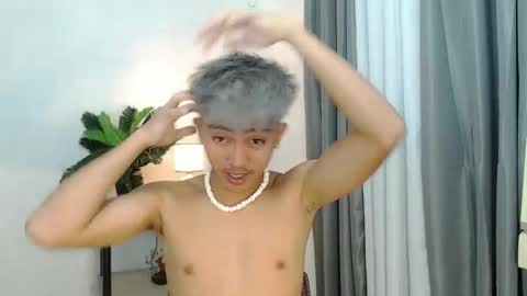 jaysee_hugecox online show from April 16, 10:37 am