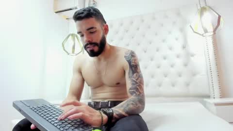 JEAN online show from April 7, 8:09 pm