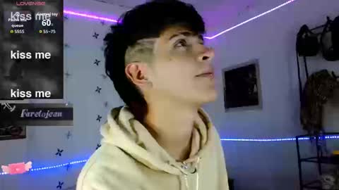 Snapshot of jeanfarelo chatting on September 20, 3:50 am Jean online show from September 20, 3:50 am