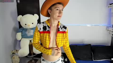 jero independent model online show from May 15, 7:00 pm