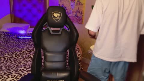 Jerry  online show from November 8, 7:50 pm