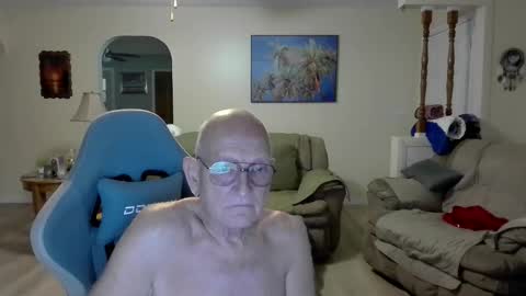 jerryzxcvbnm online show from April 25, 6:38 pm