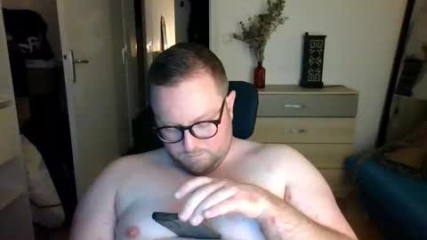 jeuneloup92 online show from December 16, 9:33 pm