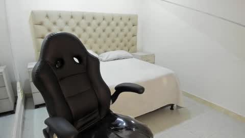 jhoanleandro online show from November 14, 5:10 am