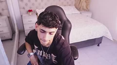 jhoanleandro online show from July 3, 5:46 am