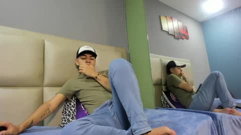 Snapshot of jhonny_saenz chatting on October 20, 1:15 pm Jhonny online show from October 20, 1:15 pm