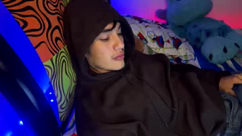 MODELO INDEPENDIENTE online show from February 19, 2:24 pm