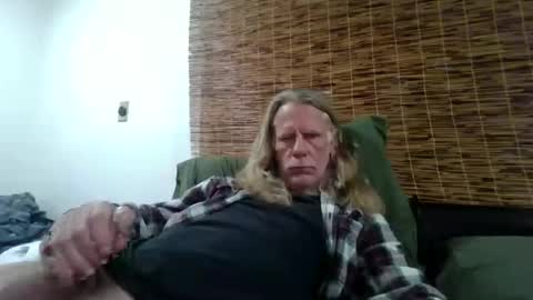 jizzmitten5 online show from March 12, 9:50 am