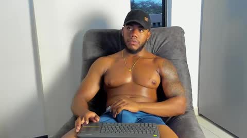 Snapshot of joan_saenz chatting on December 29, 11:18 pm JOAN SAENZ online show from December 29, 11:18 pm