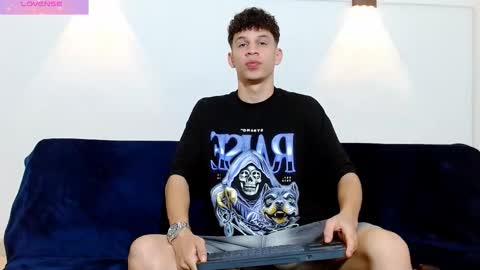 Snapshot of john_ssnow29 chatting on September 14, 11:23 am john_ssnow29 online show from September 14, 11:23 am