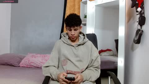 Snapshot of john_ssnow29 chatting on January 3, 8:11 pm john_ssnow29 online show from January 3, 8:11 pm