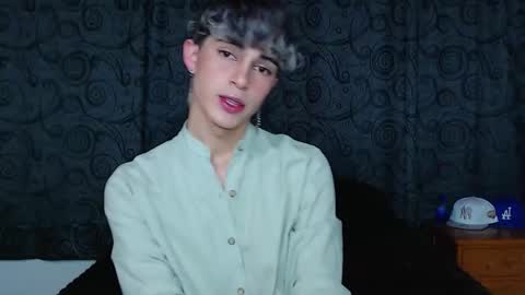 Snapshot of john_vichenso chatting on October 25, 12:12 am John Vichenso online show from October 25, 12:12 am